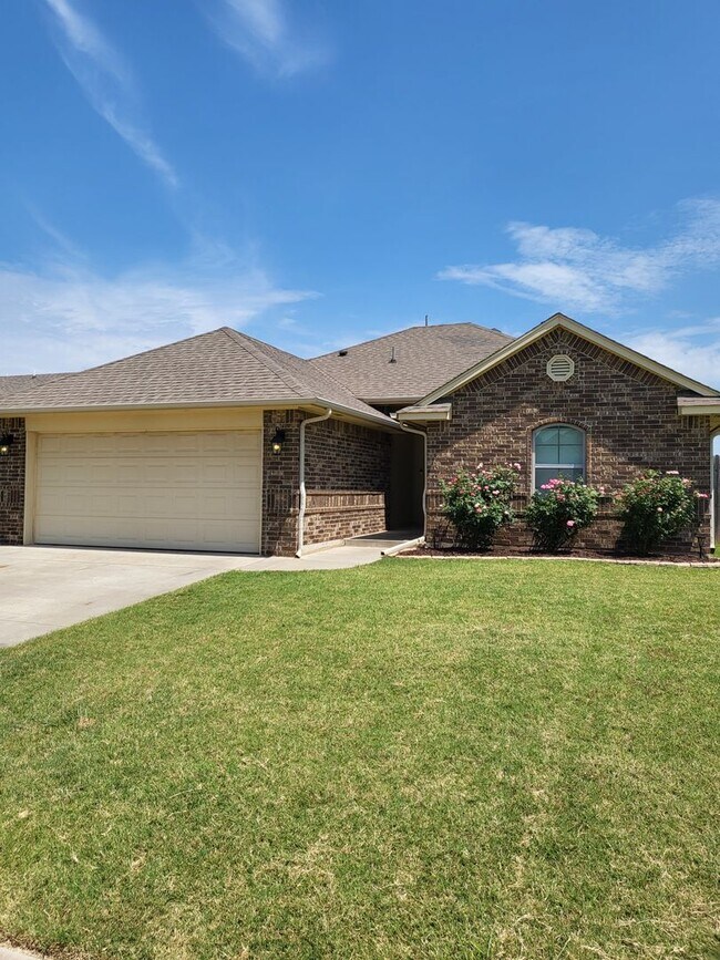 Building Photo - (3) Bed/(2) Bath in Moore Avail NOW!