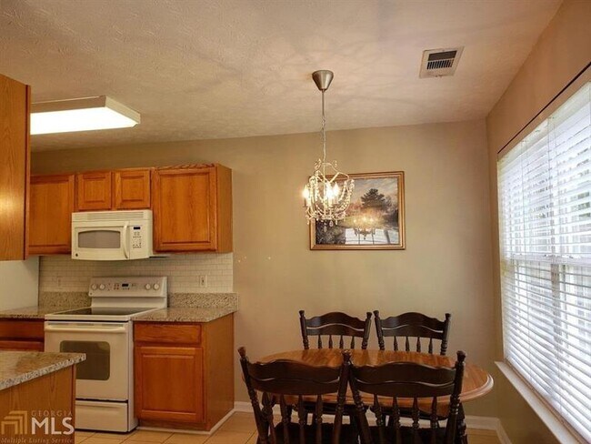 Building Photo - 2360 Lexington Ln