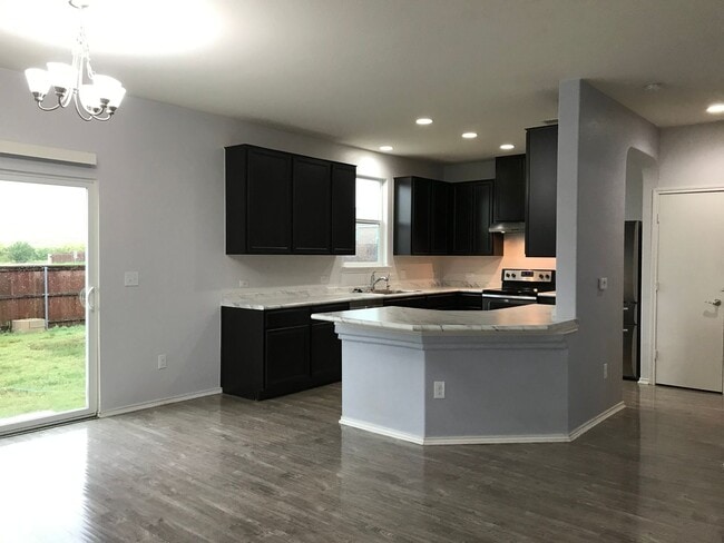 Building Photo - Great Location, Great Price