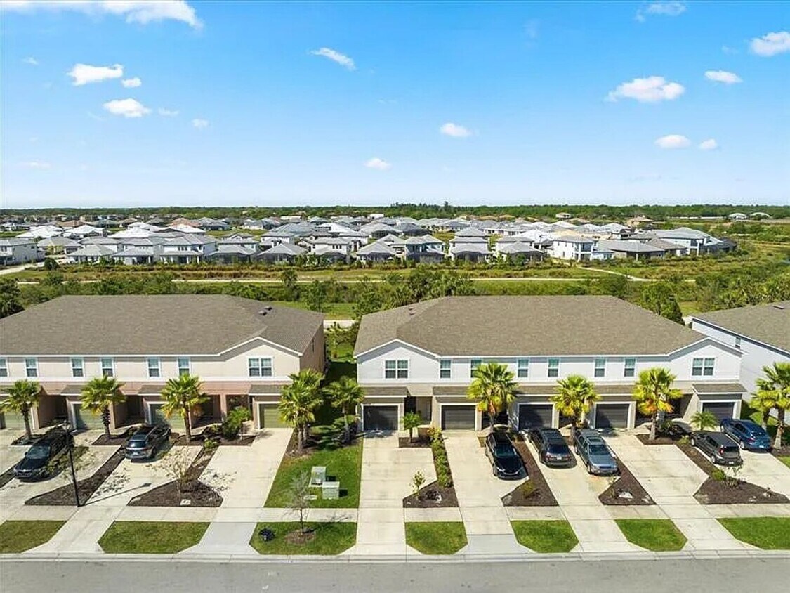 Primary Photo - 3 Bedroom Townhome in Sarasota