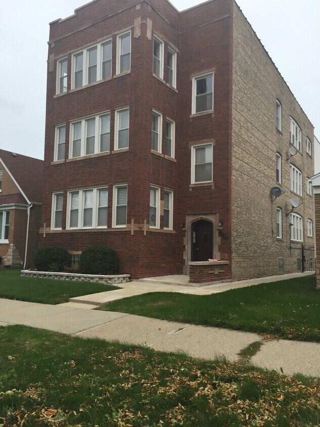 Foto principal - 10815 S King Dr