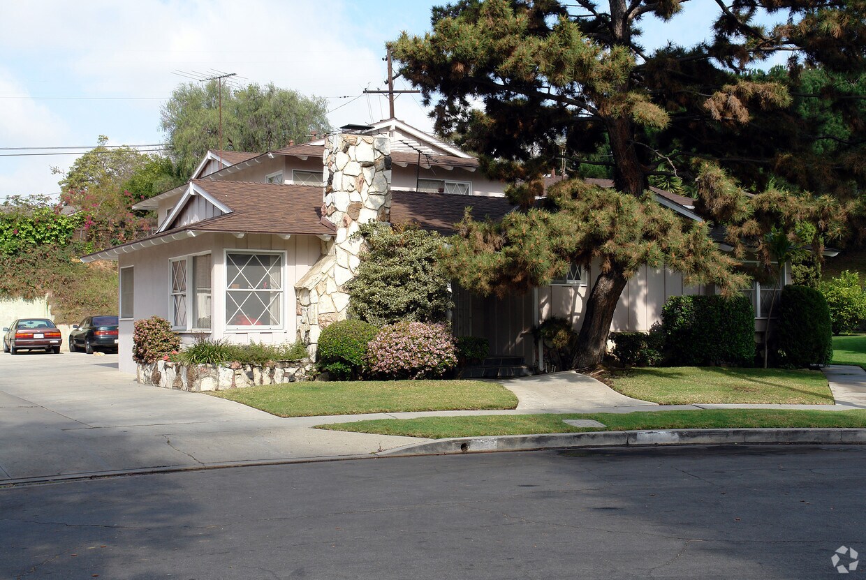 Foto del edificio - 621 Howland Dr