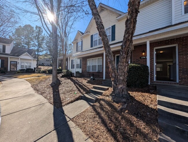 Building Photo - Cozy Townome located in the Old Stone Crossings community!