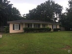 Building Photo - 3001 Pickell Dr