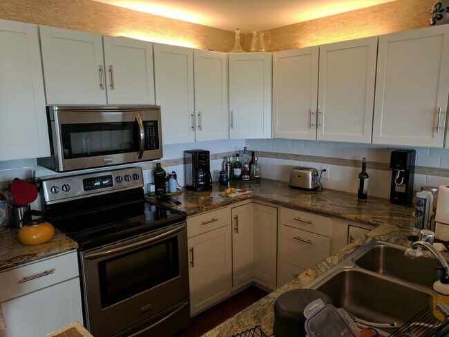 Building Photo - 381A Kaelepulu Drive, Unit A