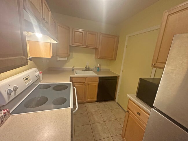 Building Photo - Welcome to charming 2-bedroom, 1-bathroom ...