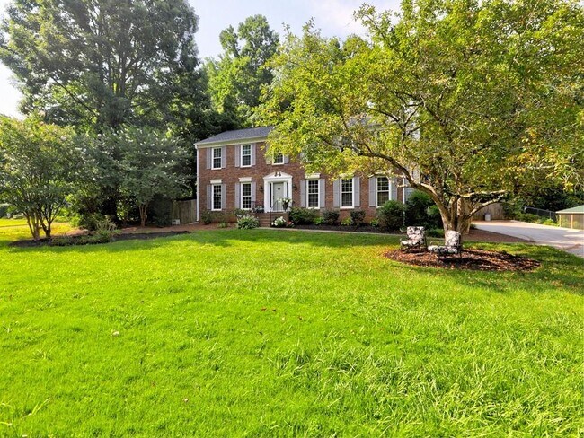 Building Photo - 4512 Woodlawn Lake Dr