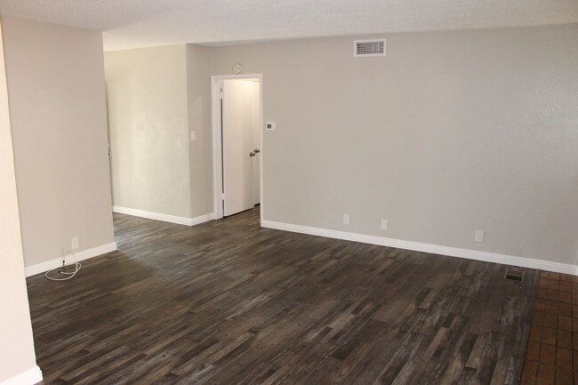 Building Photo - Gorgeous Remodeled Fullerton 4bd Home