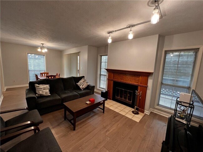 Foto del edificio - 1346 Weatherstone Way NE
