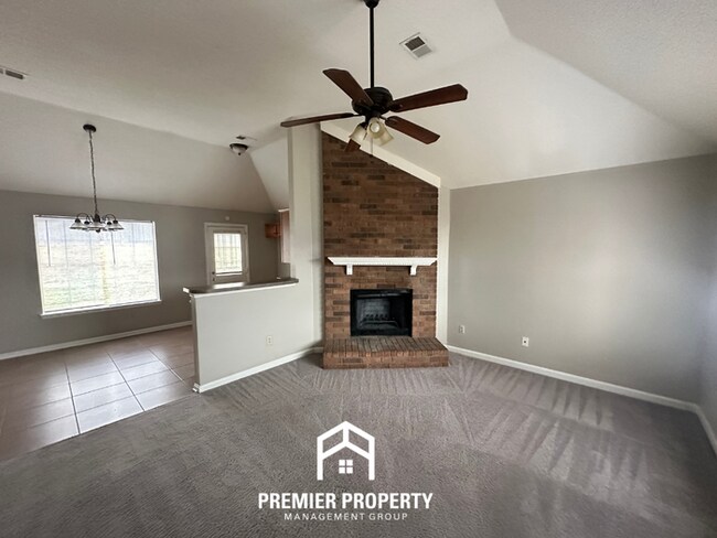 Building Photo - Cozy 3-Bedroom Memphis Rental with Brick Fireplace, High Ceilings & Fenced Yard