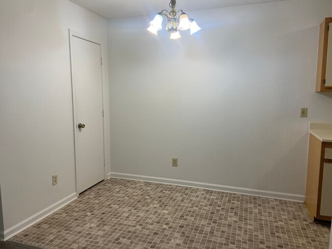 Foto del edificio - 2 Bedroomn 1 Bathroom Condo in Greensboro!