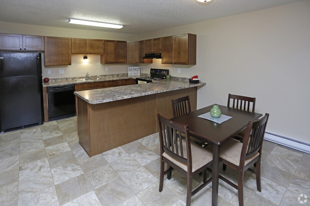 Richfield Apartment Community Apartments in Grand Forks, ND