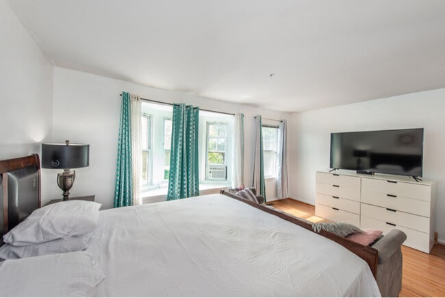 Building Photo - 273-273 Prince St