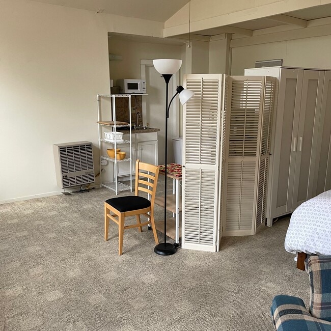 Building Photo - 1309 D Street Ext