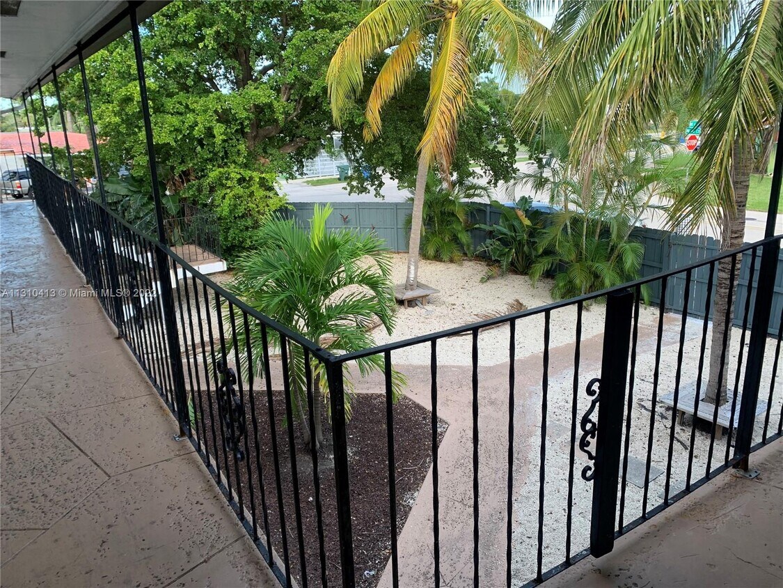 600 NE 46th Ct Unit 3, Oakland Park, FL 33334 Room for Rent in