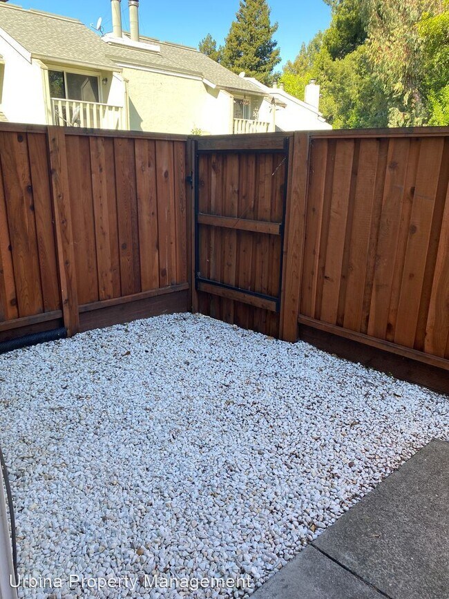 Building Photo - 3 br, 1.5 bath House - 766 Racquet Club