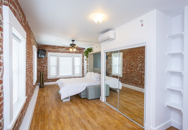 Building Photo - 1305 Ocean Front Walk Venice, CA 90291