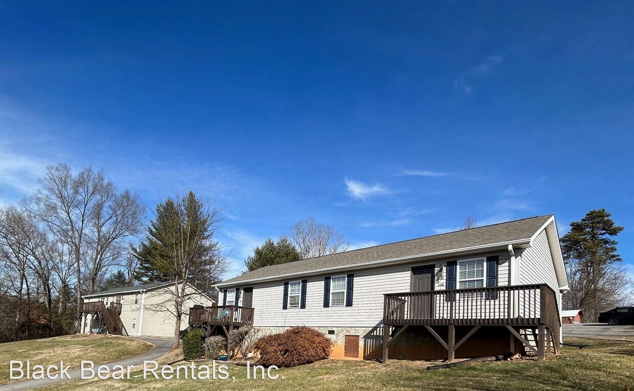 218 TF Kirkpatrick Way, Candler, NC 28715 House Rental in Candler, NC