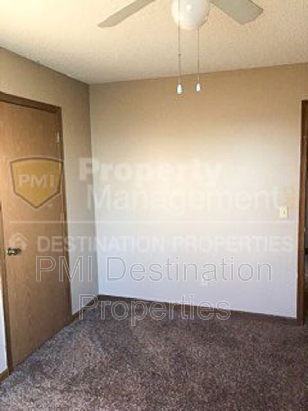 Building Photo - 8700-8720 Kill Creek Rd