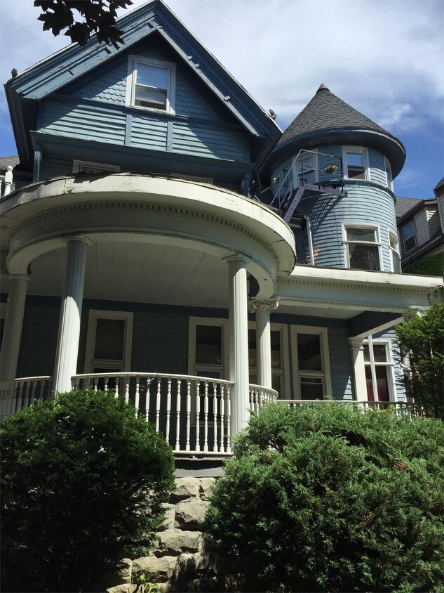 Foto del edificio - 73 Richmond Ave