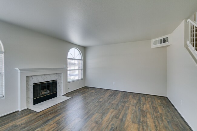 Building Photo - upgraded 3BDRM townhome in Silverado Ranch!