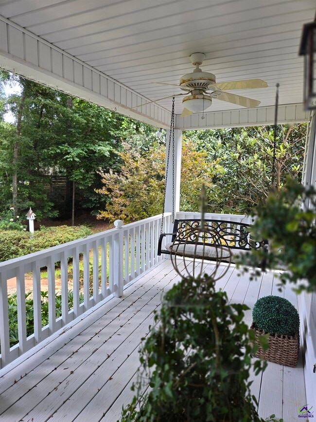 Building Photo - 217 Mossland Dr