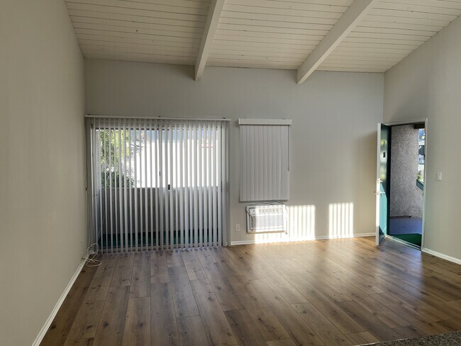 Foto del edificio - 11110 Moorpark St