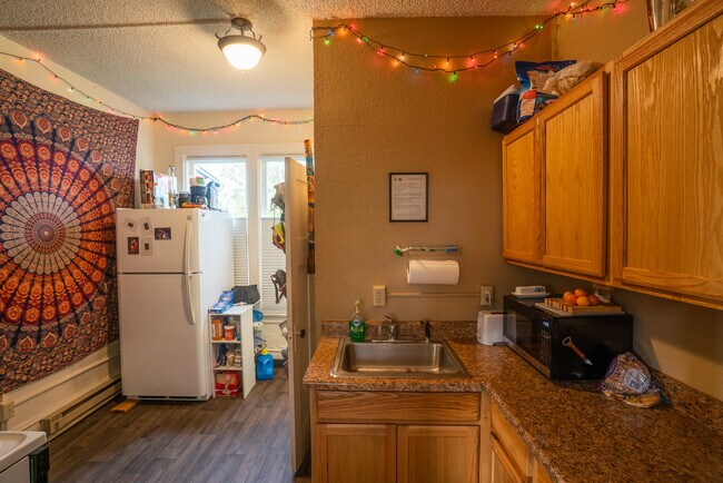 Kitchen - 2113 Young St