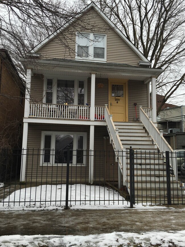 Building Photo - 2021 W Warner Ave