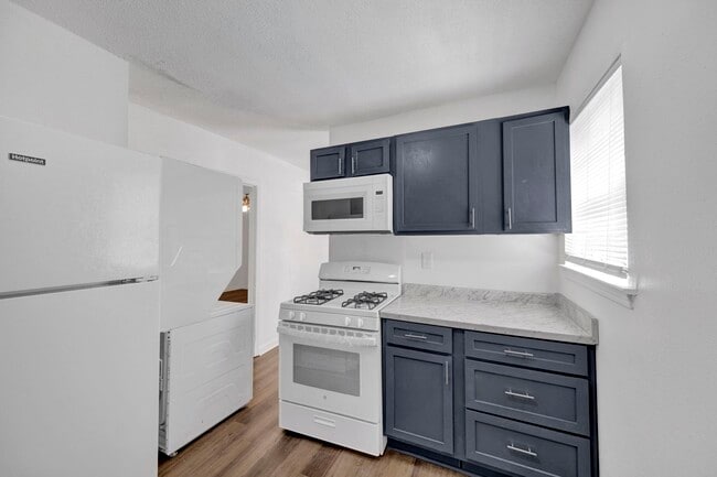 Building Photo - 2966 Yale Ave