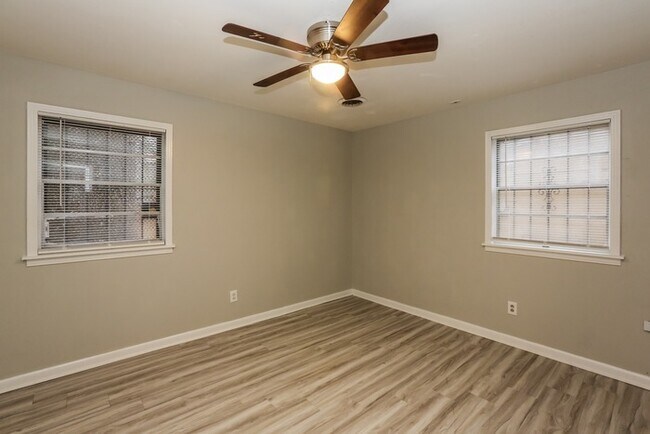 Building Photo - Beautiful Home, Perfect for You