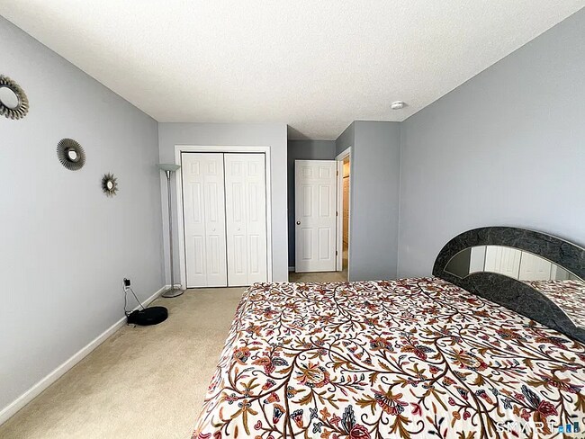 Foto del edificio - Welcome to 61 Laurel Ave, a beautifully updated 3 bedroom, 2.5 bathroom home