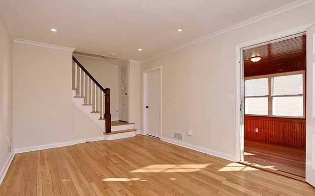 Building Photo - 8 Verplanck Ave