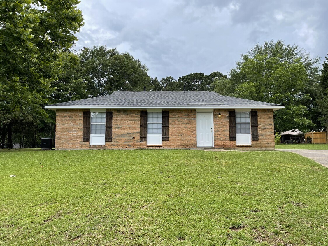 107 Elizabeth Dr, Troy, AL 36079 House Rental in Troy, AL