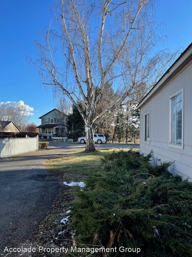 Building Photo - 3 br, 1 bath House - 1105 East Capitol Ave
