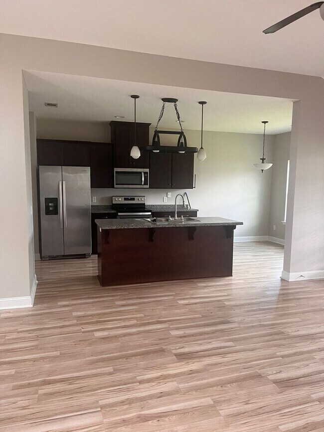 Foto del edificio - 128 Brasher Dr