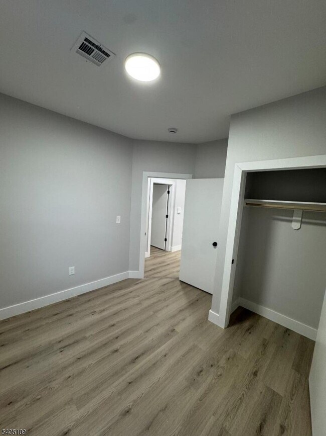 Building Photo - 859 S 16th St