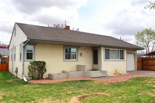 Primary Photo - 214 Carson Ave