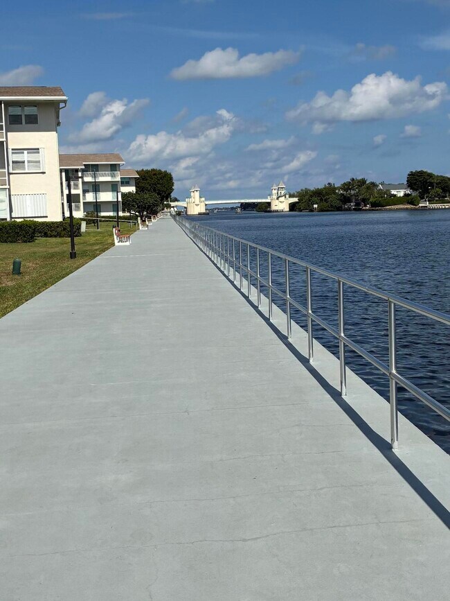 Foto del edificio - 650 Horizon St E