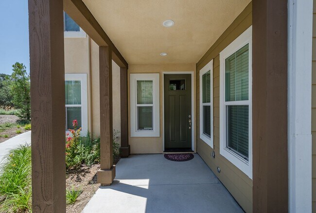 Foto del edificio - Desirable 3 bedroom Condo in a Gated Commu...