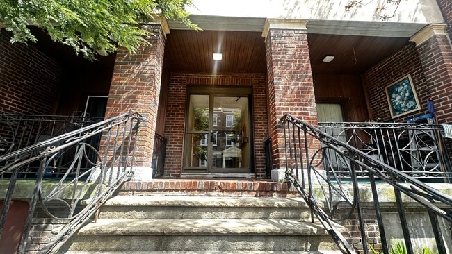 Building Photo - 317 Summit Ave