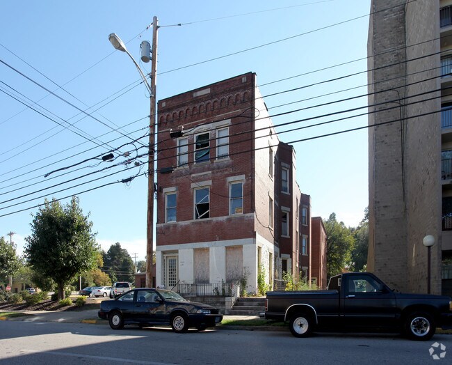 1046 Market St, Parkersburg, WV 26101 Apartments Parkersburg, WV