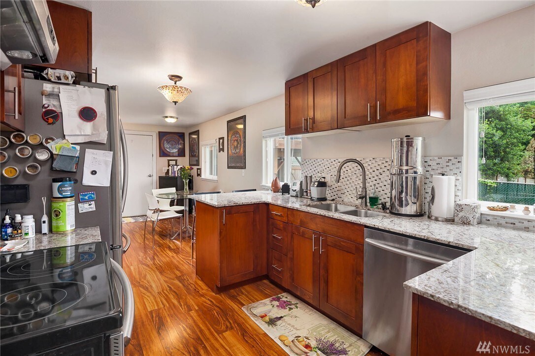Kitchen - 14 19th Ave
