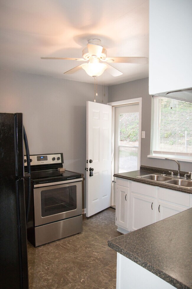 Foto del edificio - 1223 Greenbrier Rd