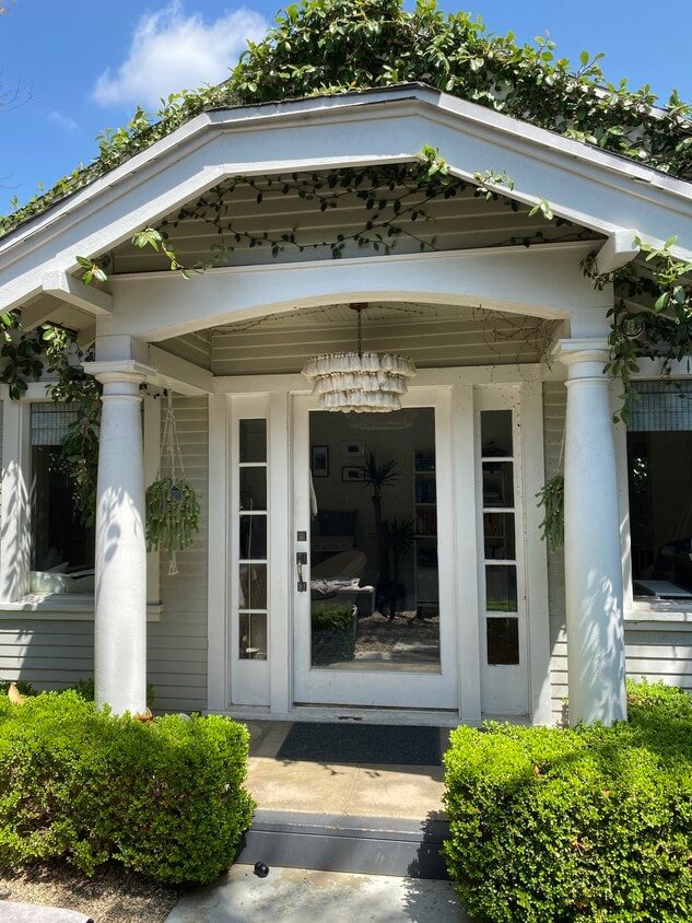 Charming entrance - 8861 Cynthia St