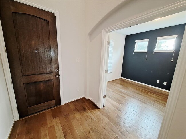 Foto del edificio - 5900 Bucine Cv
