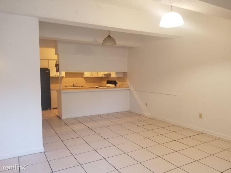 815 Martin Luther King Jr Dr, Lafayette, LA 70501 Room for Rent in