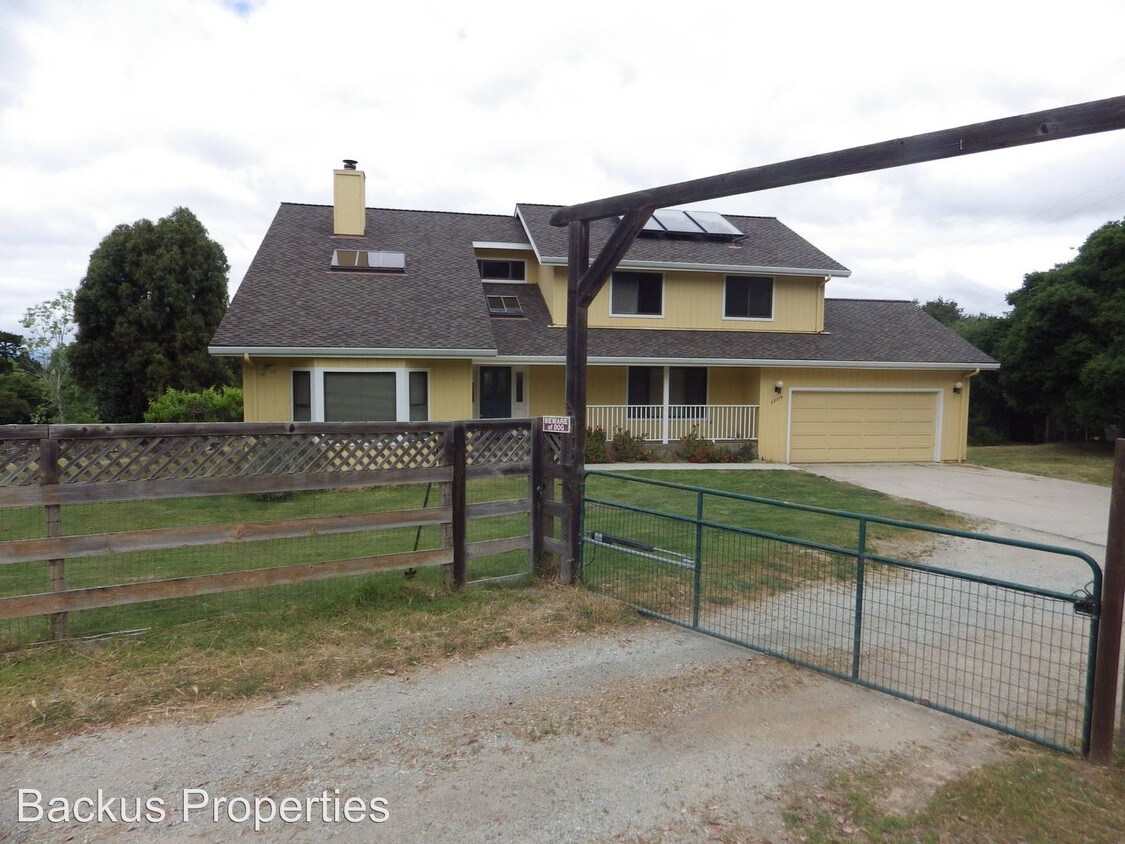 Primary Photo - 4 br, 3 bath Apartment - 22315 Berry Dr.