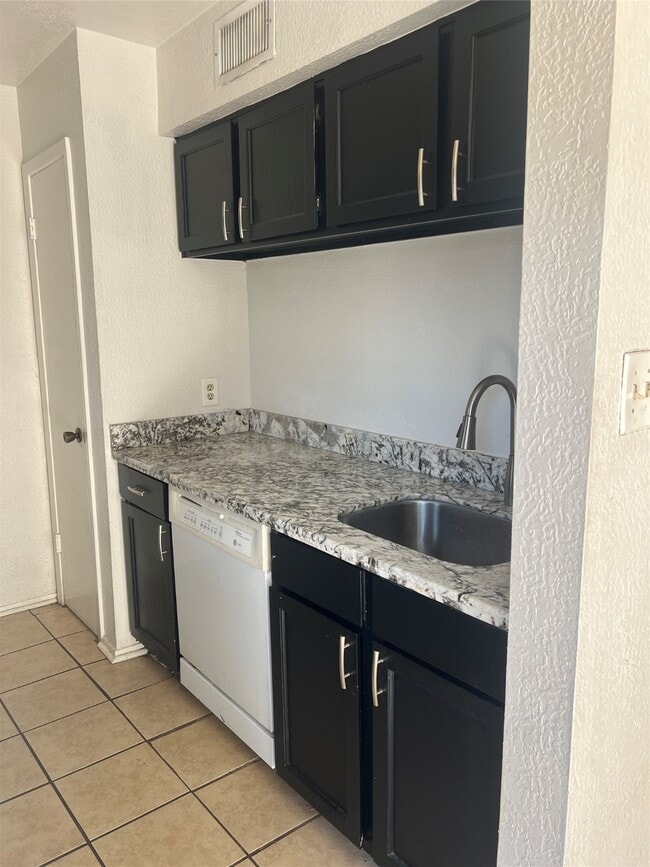 Foto del edificio - 6111 Beverly Hill St