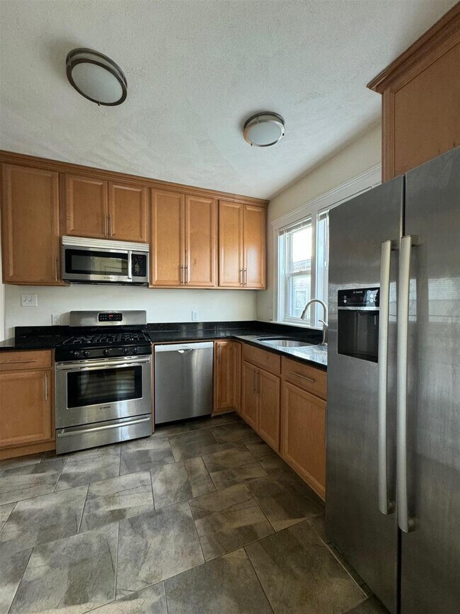 Building Photo - 65 Conwell Ave